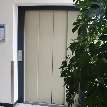 雅各霍夫维策机场酒店 2* 韦策