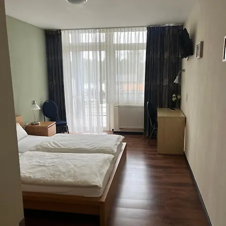 Airport Jaegerhof Веце