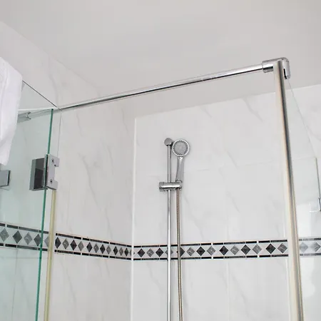 Airport Jaegerhof Отель 2*