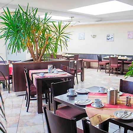 Airport Jaegerhof فندق