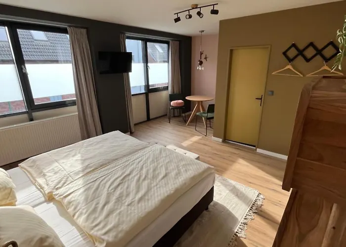 雅各霍夫维策机场酒店 2* 韦策