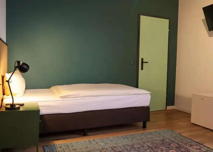 Airport Jaegerhof Hotel 2*